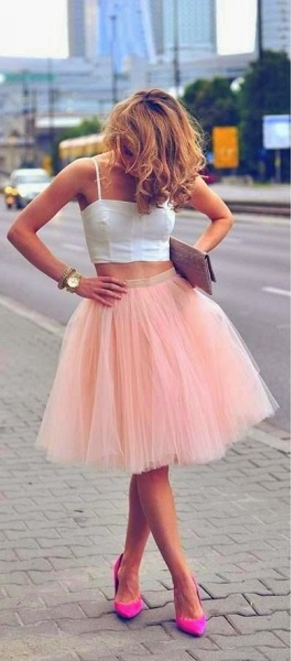 Розовая пышная юбка с коротким топом