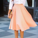 Нежно-розовая пышная юбка с белой рубашкой – фото новинки сезона