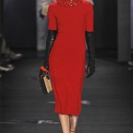 Красное платье футляр – фото новинка сезона
