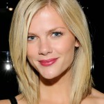 Прически на средние волосы — стильное каре или боб — фото новинки сезона