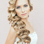 Романтичные прически на длинные волосы – кудри.
