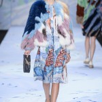 Модная цветная короткая шуба осень 2015 и зима 2016 — фото новинка в коллекции Alena Akhmadullina
