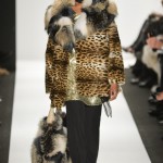 Леопардовая модная шуба с большим воротником осень 2015 — зима 2016 фото Dennis Basso