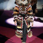 Модная шуба осени и зимы 2016 в этно-стиле фото Dsquared²