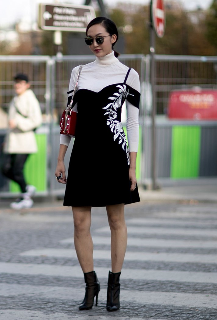 Черное платье футляр - модная модель фото