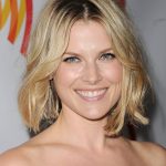 Градуированное каре с ассиметричной челкой для удлиненного лица.