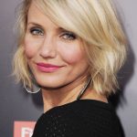 Градуированное каре с ассиметричной челкой для квадратного типа лица.