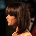 Градуированное удлиненное каре с ассиметричной челкой  для круглого типа лица.