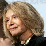 Стрижки после 50 лет на среднюю длину — стрижка с легкой укладкой.