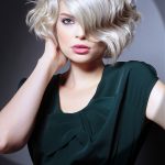 Коротка объемная стрижка — стрижка каре.