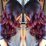 На фото: темно каштановый цвет волос оттенок волос плавно переходит в более светлый каштановый цвет.