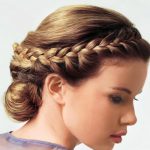 На фото: французская коса и пучок на длинных волосах.