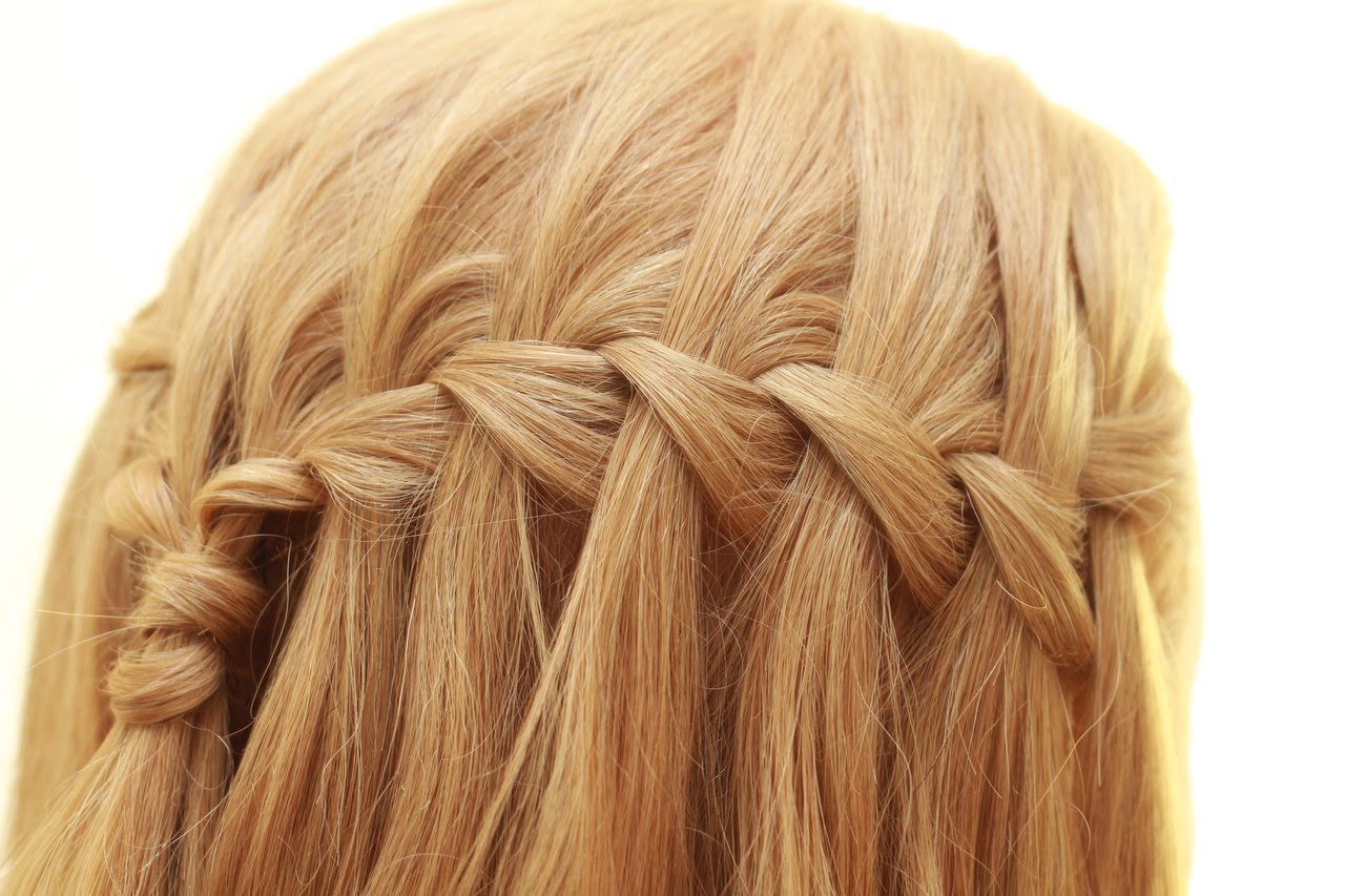 модное плетение косы со средними волосами -водопад – яркая коса на средние волосы