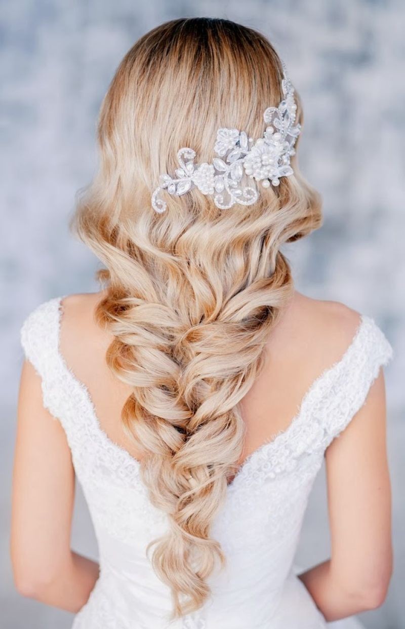  свадебные прически на длинные волосы: небрежно заплетенные в косы