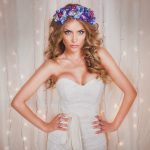 Вариант 5: ободок и распущенные волосы.