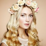Вариант 5: ободок и распущенные волосы.