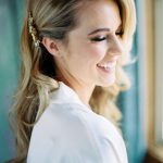 Укладка на бок – модная прическа 2017