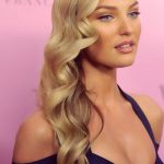 Укладка на бок – модная прическа 2017