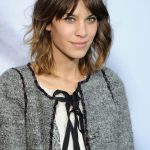 Alexa-Chung-messy-wavy-lob-hairstyles-2017