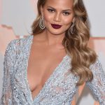 Chrissy-Teigen-retro-Hollywood-hairstyles