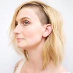 Женские стрижки с выбритым виском 14