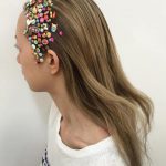 Новые прически 2017 с крутыми аксессуарами 3