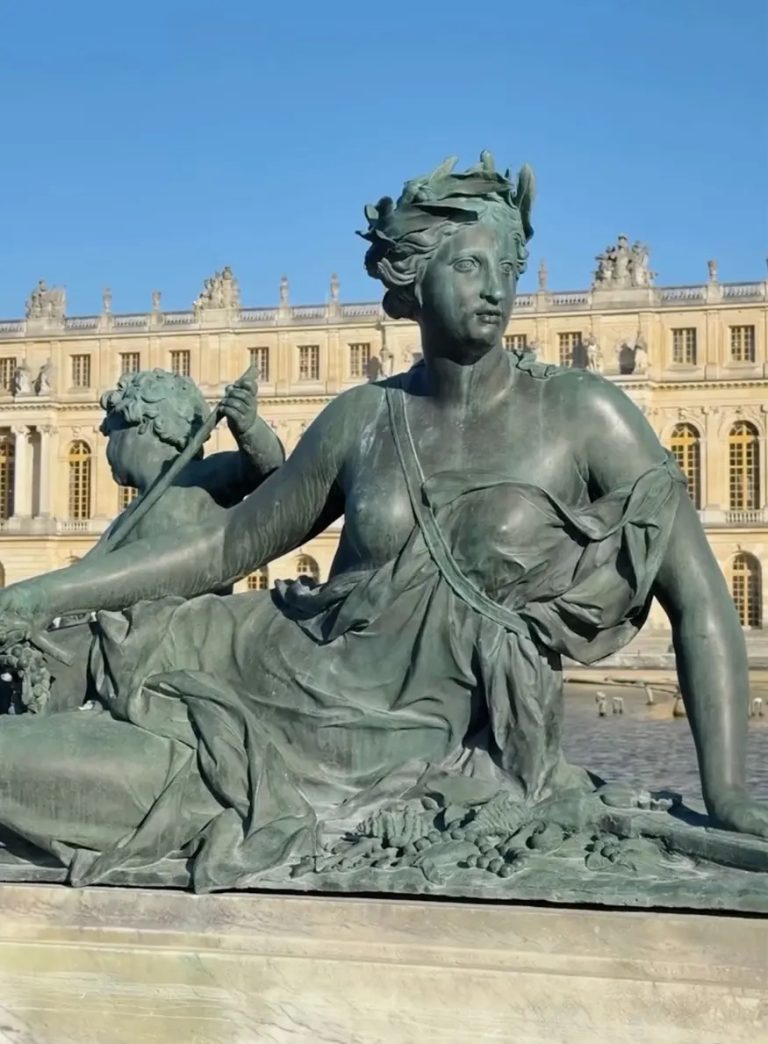 Jacquemus продолжает культурную миссию в Версале